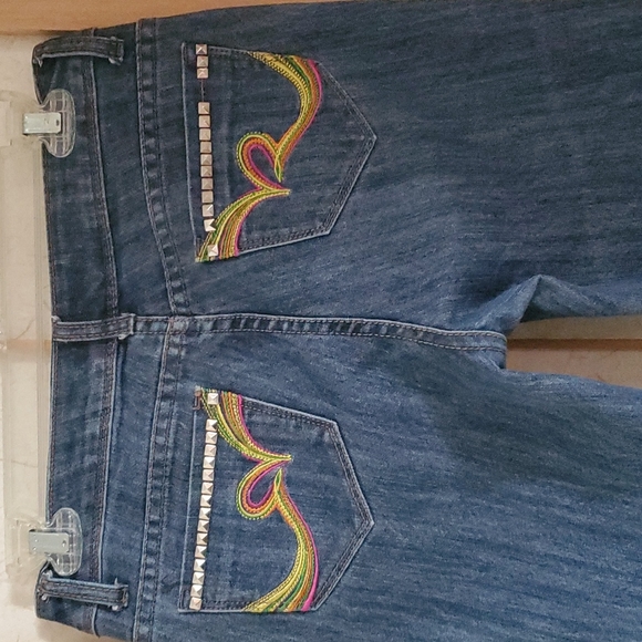 Junior Girls Rocawear Cropped Blue Jeans in a Size 5 - Picture 4 of 5